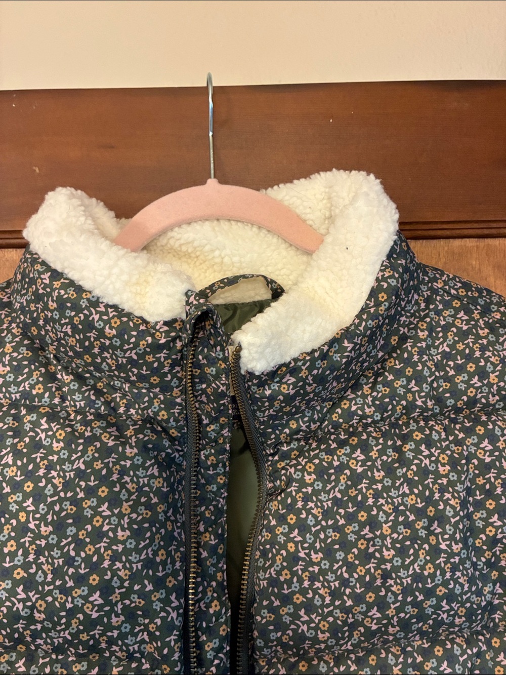 Universal Threads floral puffer vest - Picture 4 of 7